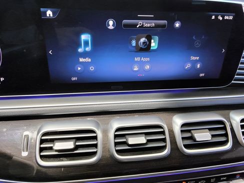 Used 2024 Mercedes-Benz GLS 450 4MATIC image 27