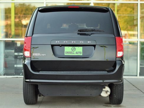 Used 2019 Dodge Grand Caravan SE image 8