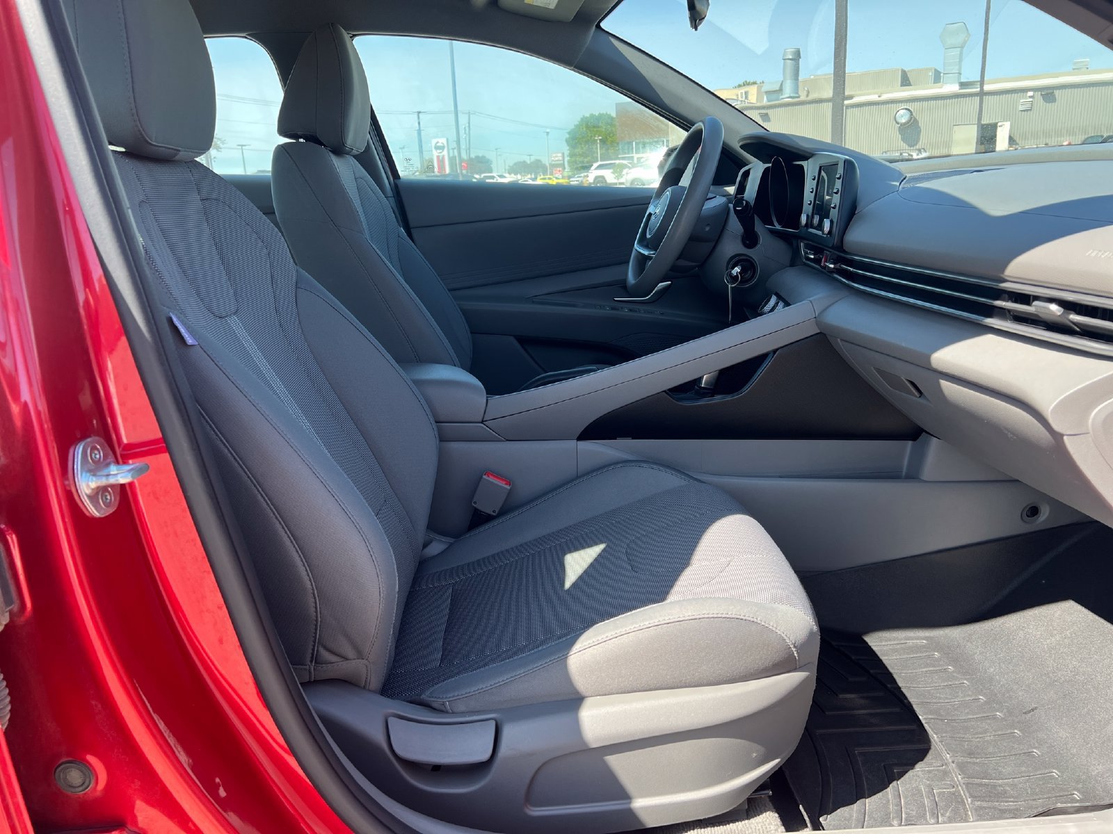 Used 2022 Hyundai Elantra SE FWD image 30