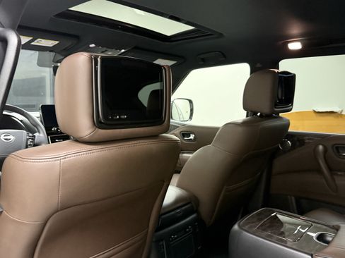 Used 2022 Nissan Armada Platinum w/ Captain's Chairs Package RWD image 17