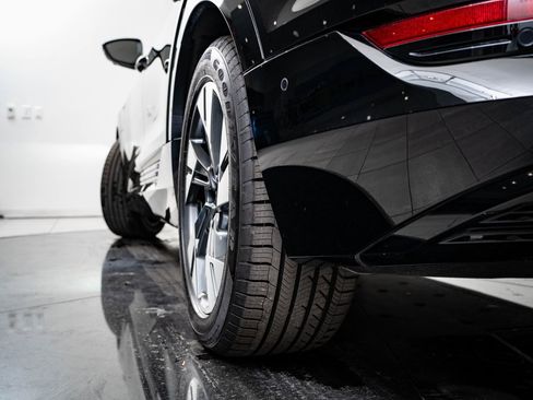 Used 2022 Audi e-tron Premium w/ Convenience Plus Package image 49