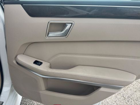 Used 2016 Mercedes-Benz E 350 4MATIC Sedan image 25