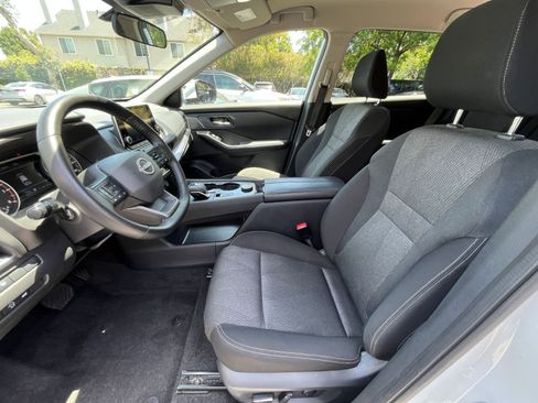 Used 2025 Nissan Rogue SV AWD/4WD image 29