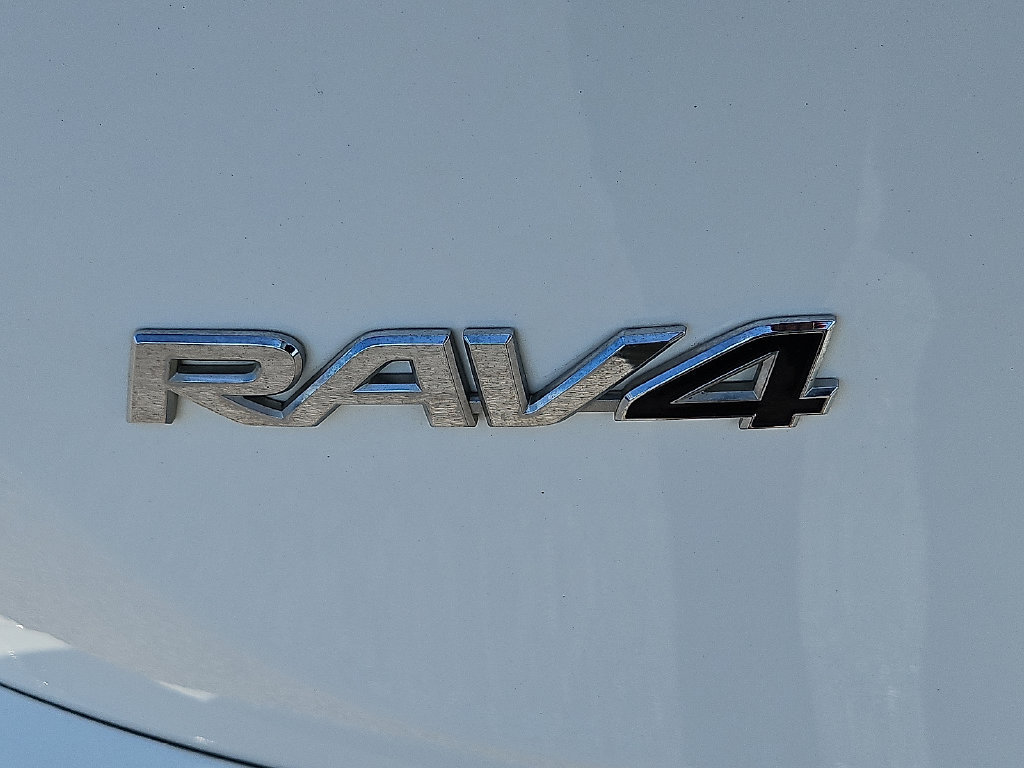 Used 2017 Toyota RAV4 XLE FWD image 14