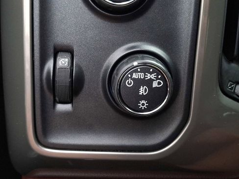 Used 2015 Chevrolet Silverado 1500 High Country w/ High Country Premium Package AWD/4WD image 22