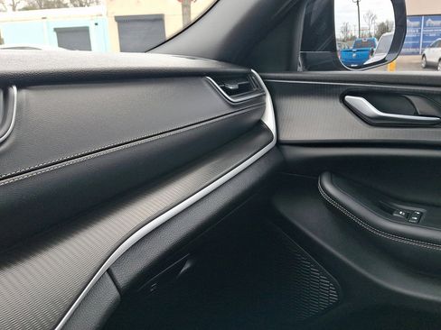 Used 2023 Jeep Grand Cherokee Altitude image 31