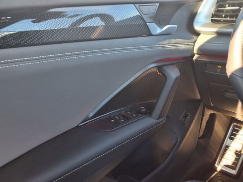 Used 2026 Volkswagen Tiguan SE R-Line image 21