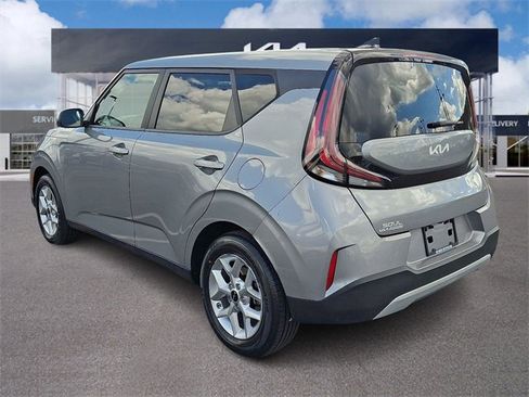 Certified 2023 Kia Soul LX w/ LX Technology Package image 4