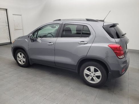 Used 2020 Chevrolet Trax LT w/ Sun & Sound Package FWD image 3