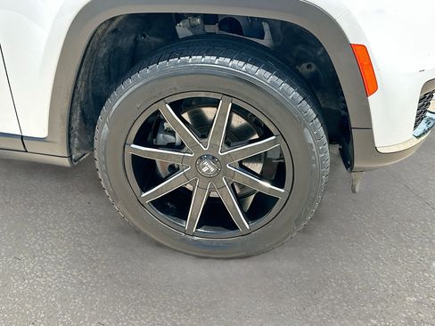 Used 2023 Jeep Grand Cherokee L Laredo RWD image 29