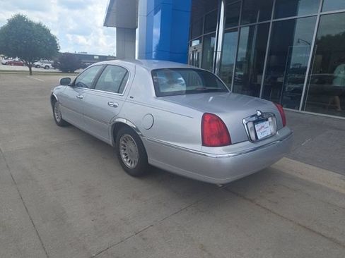 Used 1999 Lincoln Town Car Cartier RWD image 7