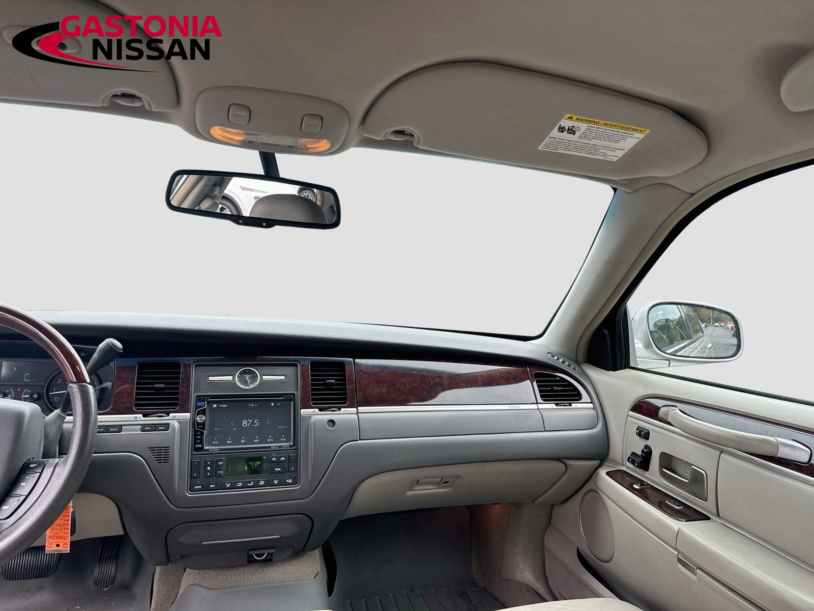 Used 2008 Lincoln Town Car Signature Limited RWD image 22