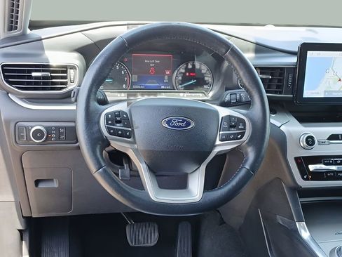Used 2022 Ford Explorer XLT w/ Equipment Group 202A AWD/4WD image 9