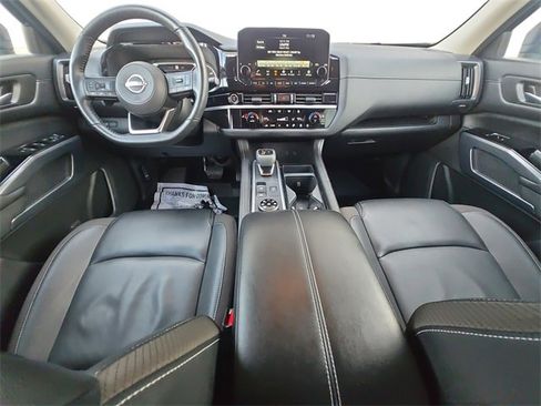 Used 2024 Nissan Pathfinder SL image 10