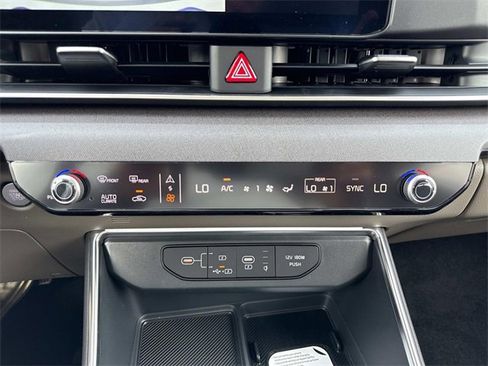 New 2026 Kia Carnival EX image 23