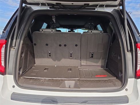 Used 2022 GMC Yukon SLT w/ SLT Luxury Package image 17