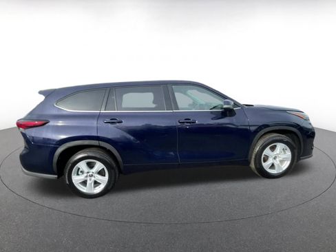 Used 2025 Toyota Highlander LE image 16