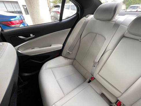 Used 2025 Genesis G70 2.5T image 39