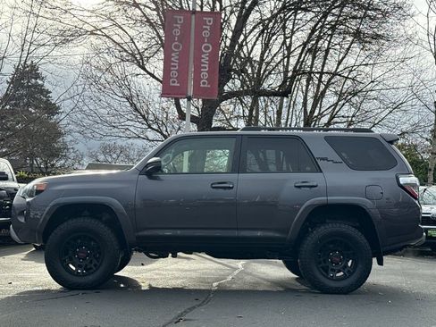 Used 2020 Toyota 4Runner TRD Off-Road image 2