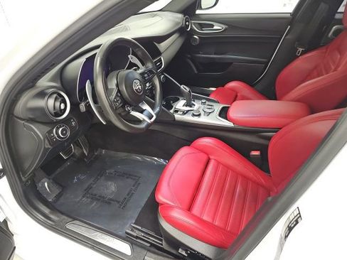 Used 2024 Alfa Romeo Giulia Veloce image 14