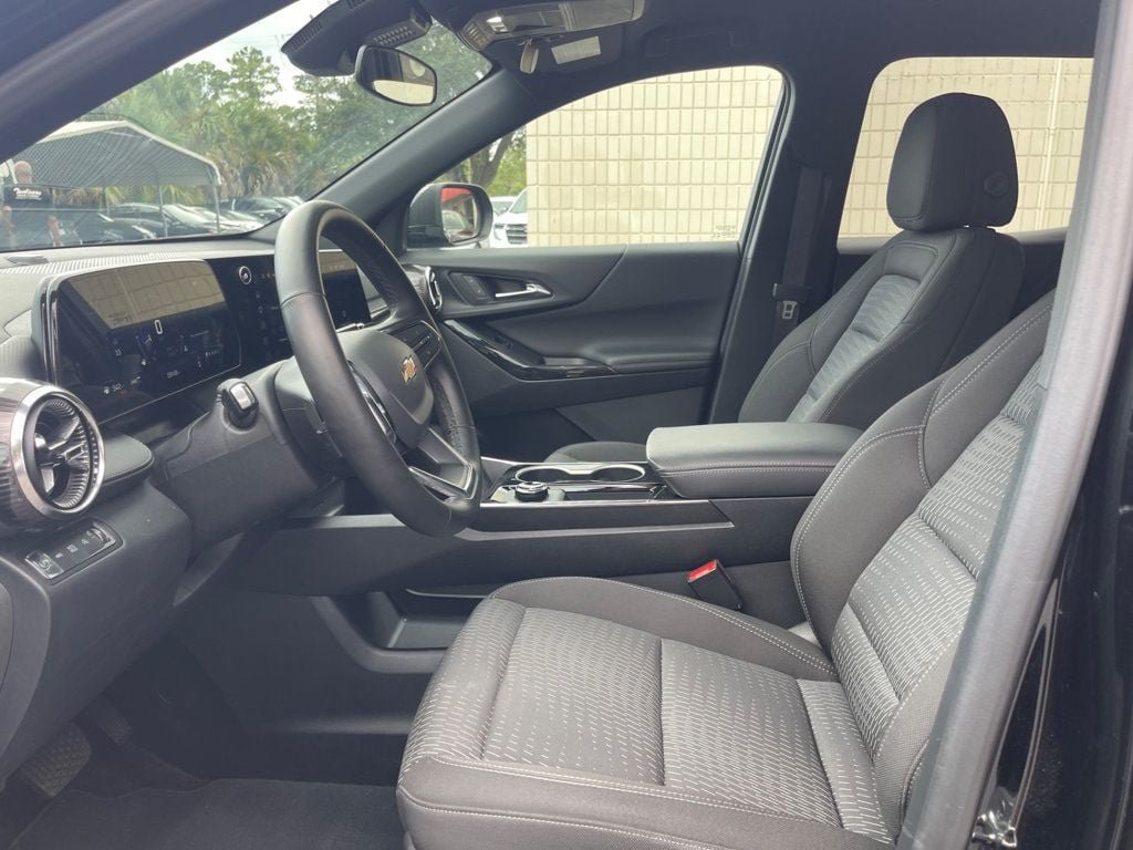 Used 2026 Chevrolet Equinox LT AWD/4WD image 12