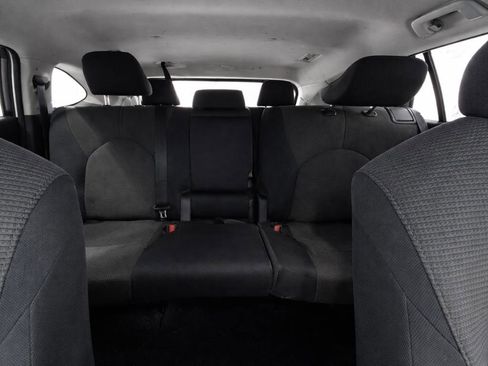 Used 2023 Toyota Highlander LE FWD image 11