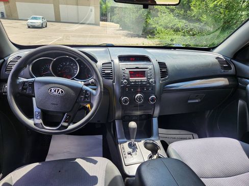 Used 2013 Kia Sorento LX FWD image 9