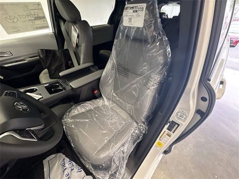 New 2025 Toyota Sienna XLE image 14