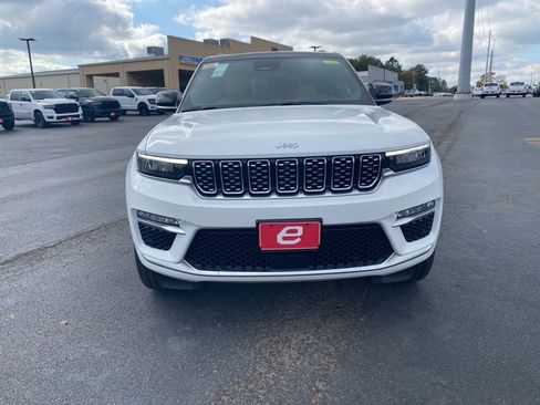 New 2025 Jeep Grand Cherokee Summit image 2
