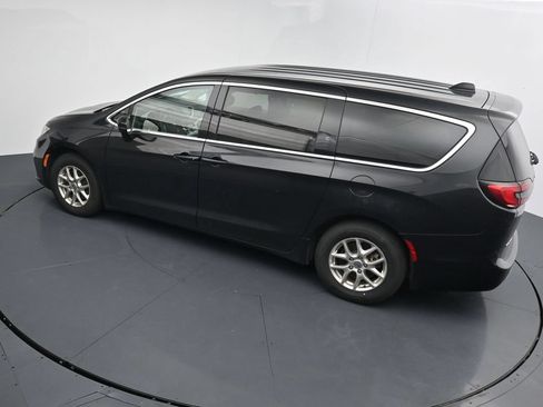 Used 2023 Chrysler Pacifica Touring-L FWD image 13