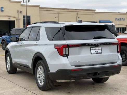 New 2026 Ford Explorer Active RWD image 32