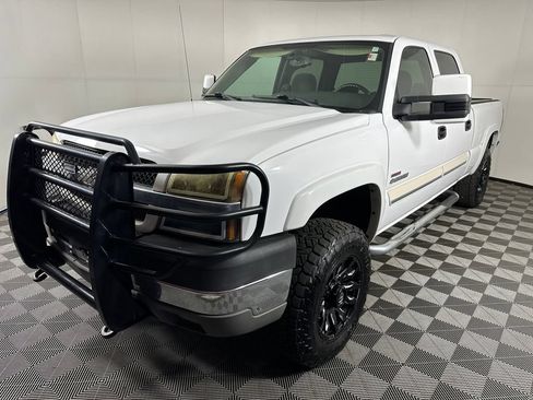 Used 2004 Chevrolet Silverado 2500 LS w/ Heavy-Duty Power Package RWD image 1