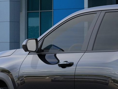 New 2026 Chevrolet Equinox LT w/ Convenience Package II FWD image 12
