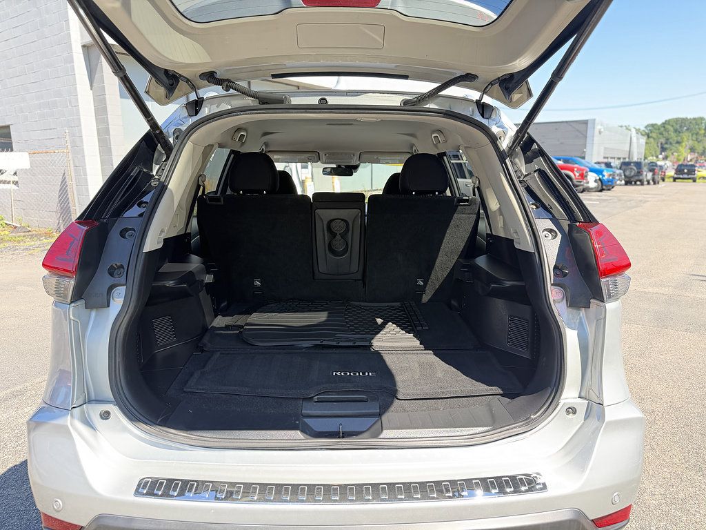 Used 2019 Nissan Rogue SV w/ Premium Package AWD/4WD image 7