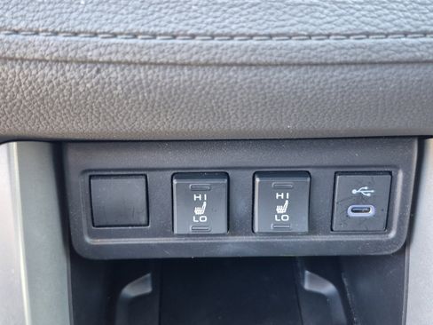 Certified 2025 Toyota Corolla Cross XLE w/ Convenience Package FWD image 32