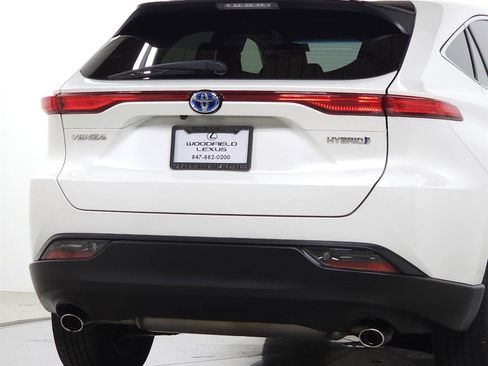 Used 2022 Toyota Venza LE AWD/4WD image 10