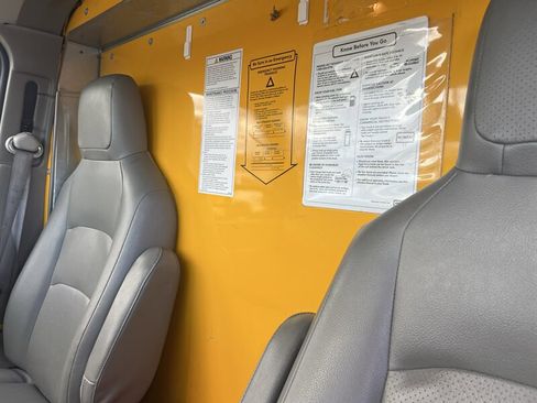 Used 2022 Ford E-350 and Econoline 350 Super Duty image 21