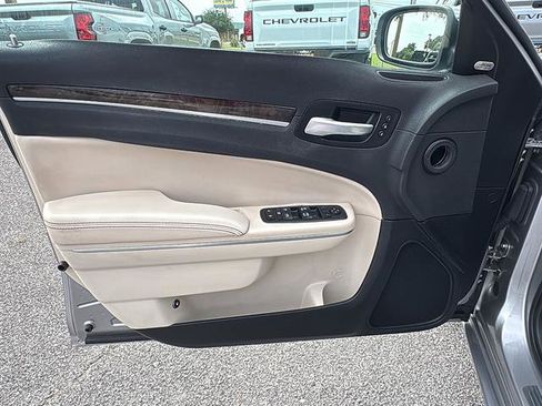 Used 2018 Chrysler 300 Limited RWD image 29