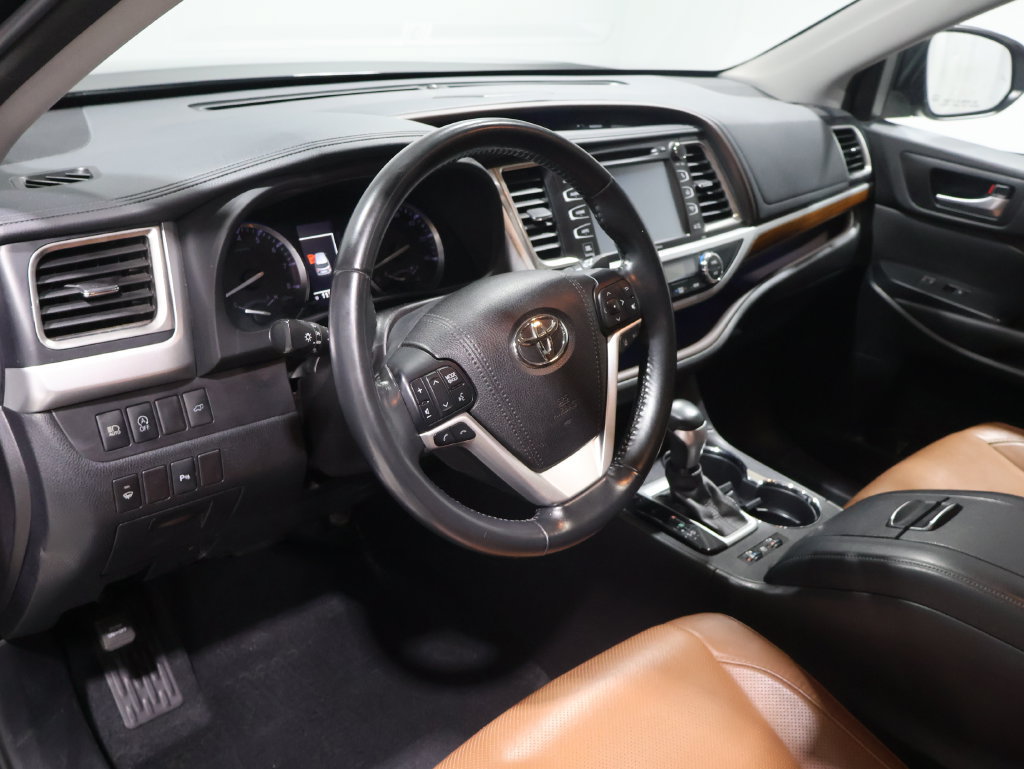 Used 2017 Toyota Highlander Limited AWD/4WD image 15