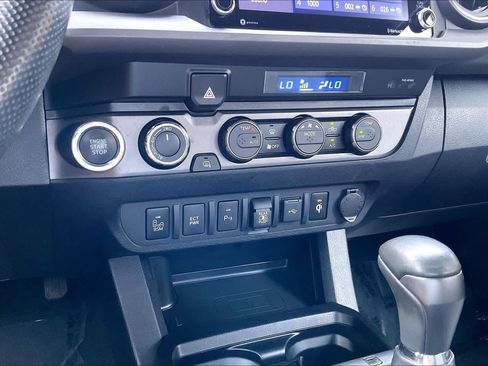 Used 2022 Toyota Tacoma TRD Sport w/ Technology Package AWD/4WD image 31