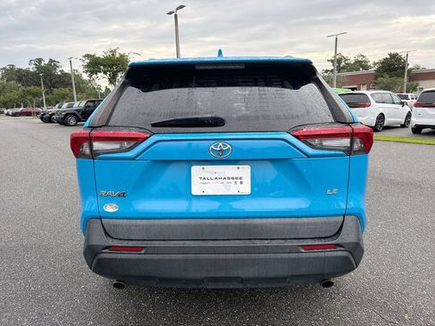 Used 2021 Toyota RAV4 LE FWD image 4