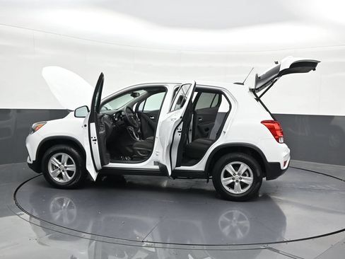 Used 2022 Chevrolet Trax LS w/ Tint and Cruise Package AWD/4WD image 35