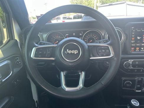 Used 2023 Jeep Gladiator Overland AWD/4WD image 19