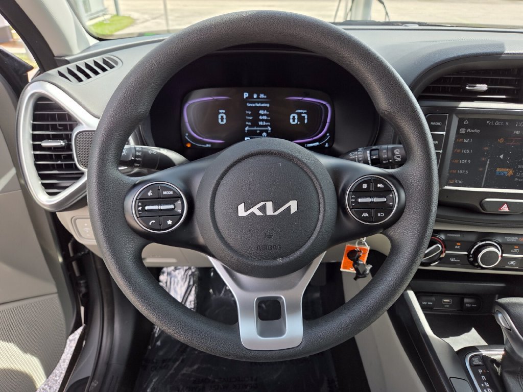 Used 2025 Kia Soul LX w/ LX Technology Package FWD image 32