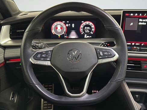 Certified 2025 Volkswagen Tiguan SE R-Line AWD/4WD image 34