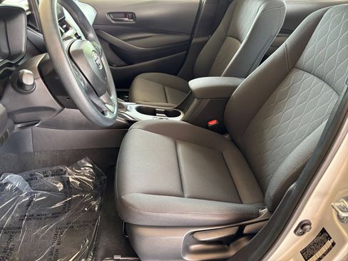 Used 2025 Toyota Corolla LE FWD image 24