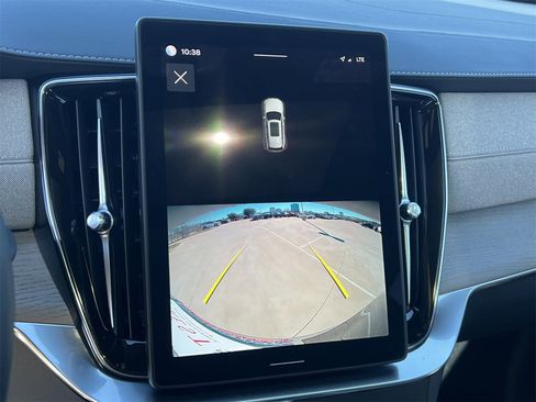 Used 2025 Volvo XC90 T8 Core image 15