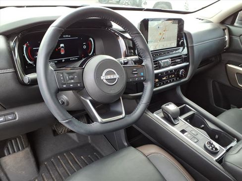 Used 2024 Nissan Pathfinder Platinum w/ Cargo Package image 19