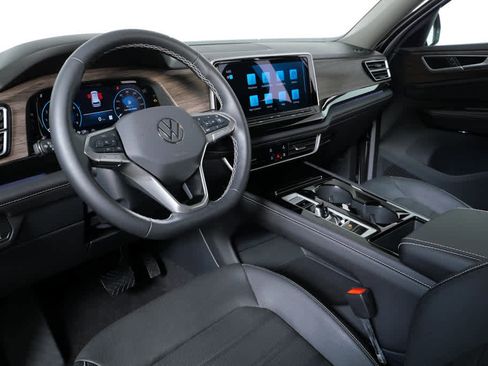 Used 2025 Volkswagen Atlas SEL image 7