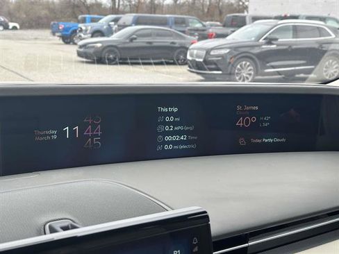 Used 2024 Lincoln Nautilus Premier image 17